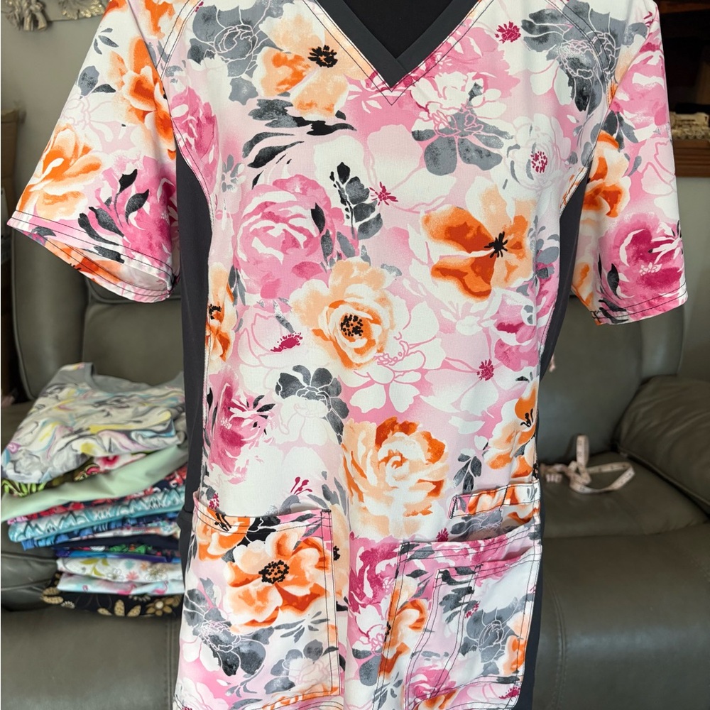 Cherokee iFlex Pink and Orange Floral Scrub Top Size Large Side Panels Stretch